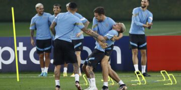 alt La selección de Uruguay viaja a Quito sin el lesionado Emiliano Martínez