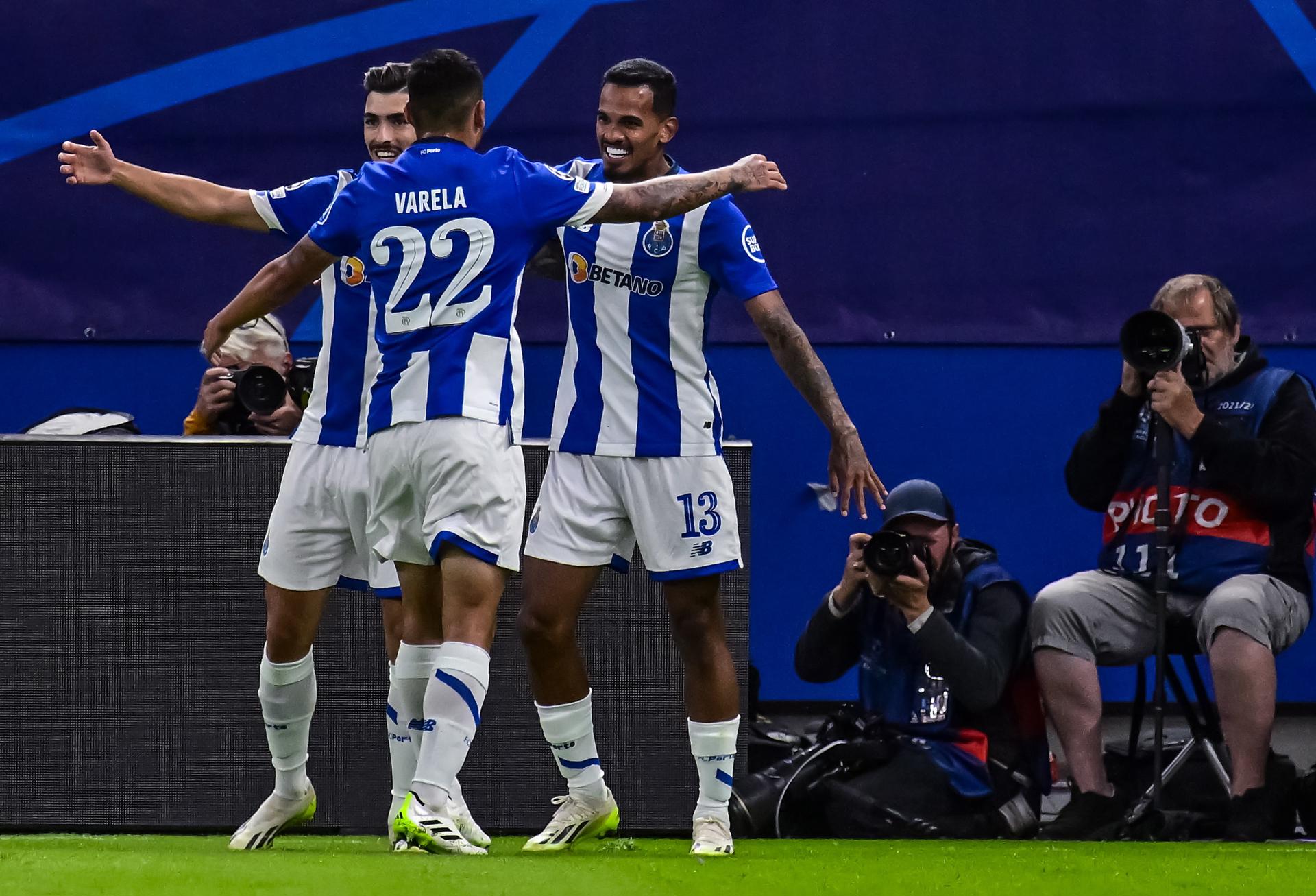 alt El Oporto se enfrenta al Benfica en el gran clásico luso antes de recibir al Barça