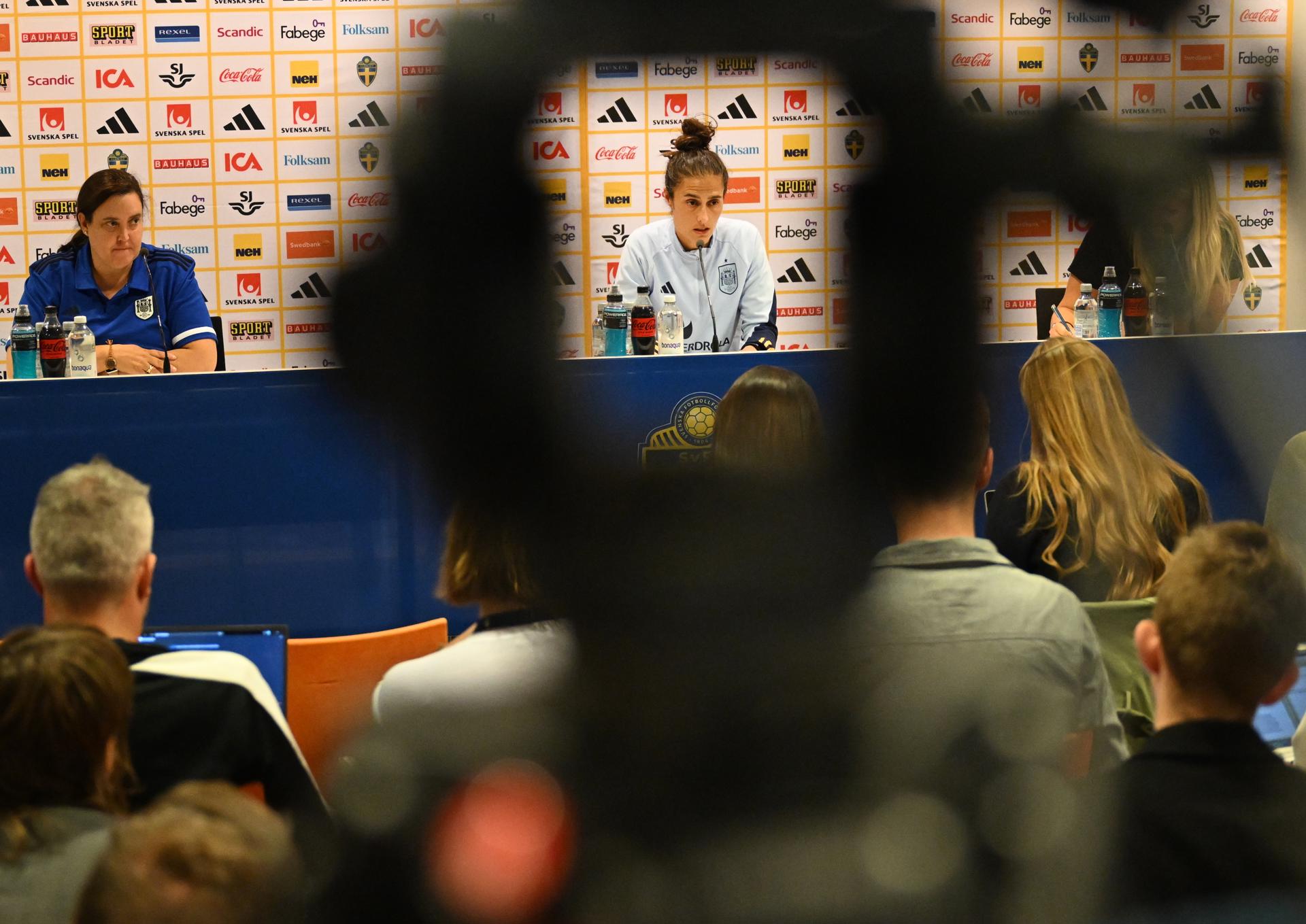 La seleccionadora española Montse Tomé, durante la rueda de prensa antes del entrenamiento en el estadio Gamla Ullevi de Gotemburgo.- EFE/ Juan Carlos Cárdenas 