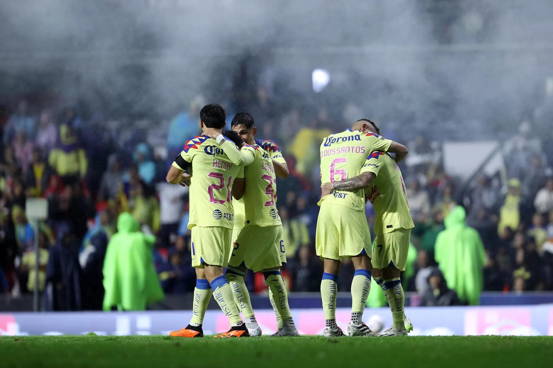 América vence al Santos y se confirma como líder del fútbol mexicano