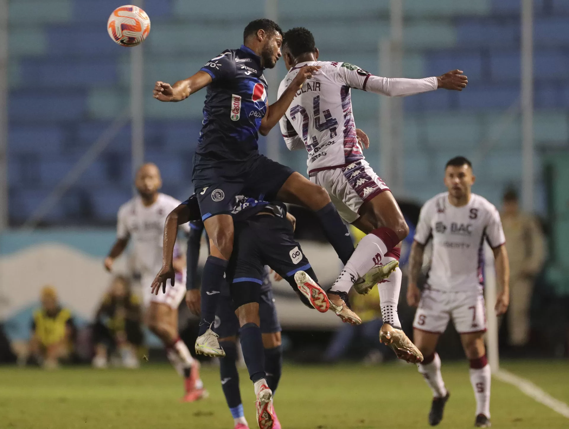 alt 2-2. Motagua y Saprissa empatan en partido de ida de la repesca para la Copa de Campeones