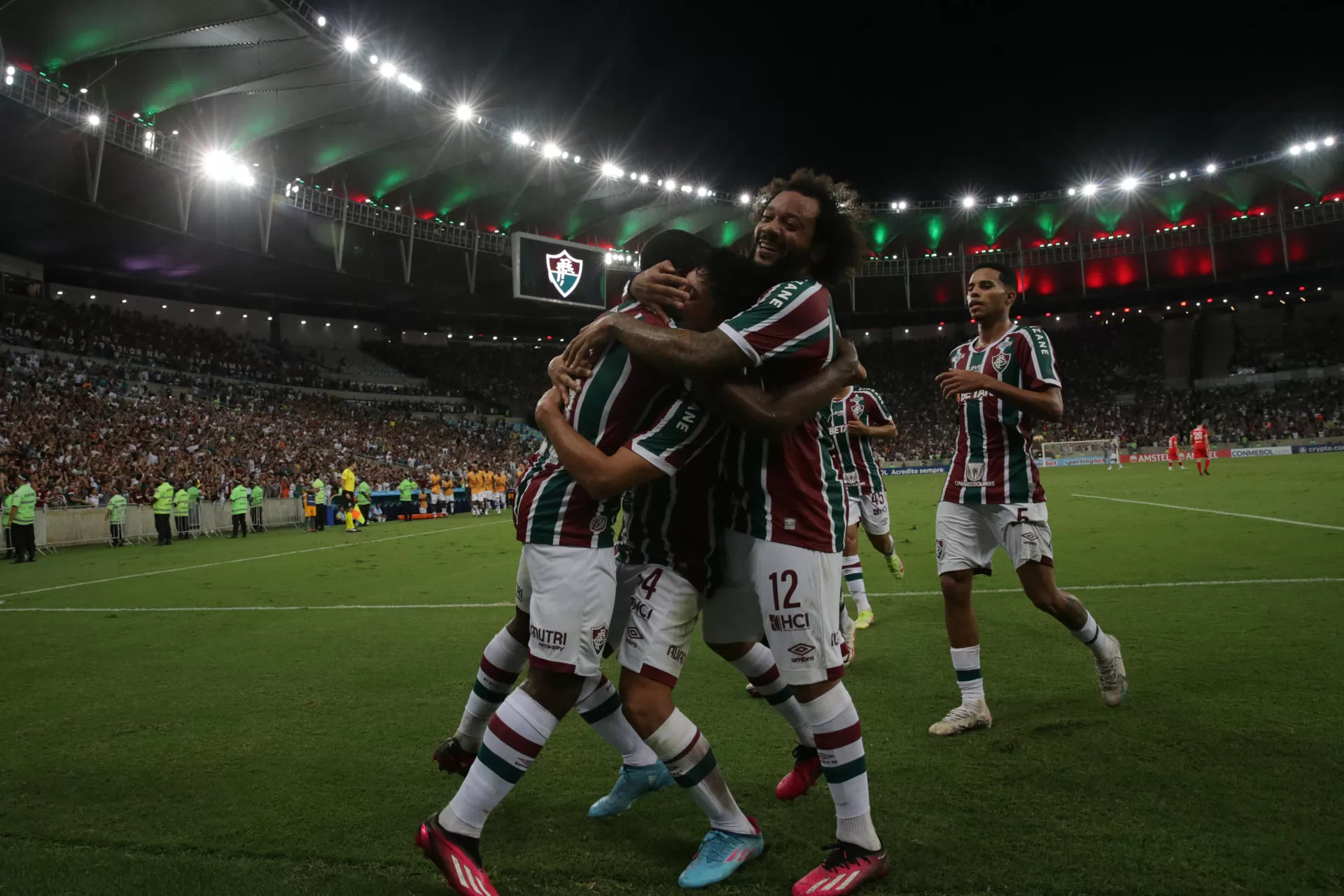 alt Con doblete de colombiano Arias, Fluminense golea en Liga a diez días de la final de la Libertadores