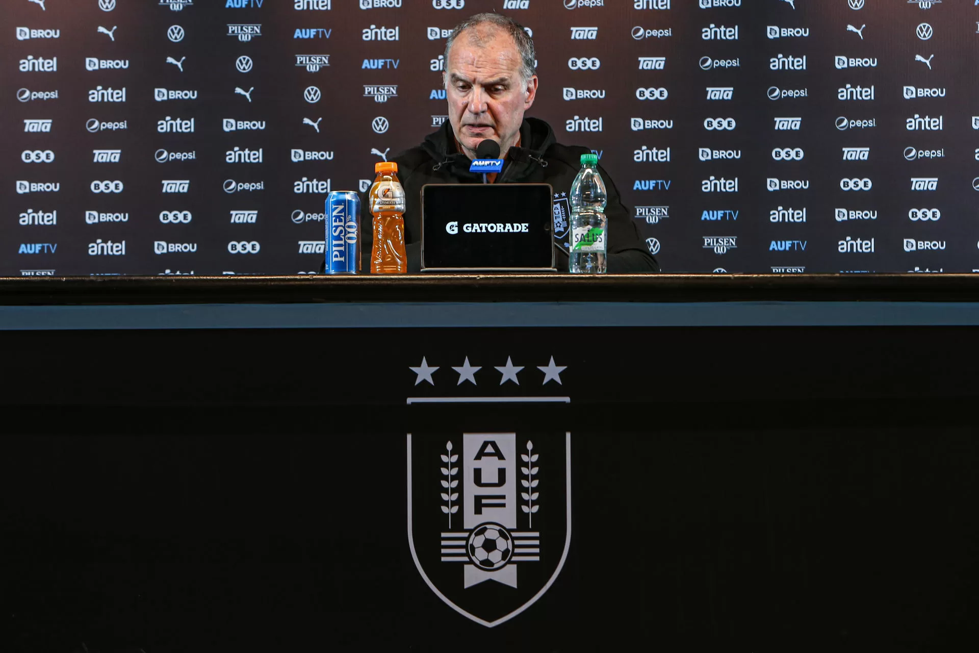 Bielsa borra la liga local en la lista de la selección uruguaya para la Copa América 2024