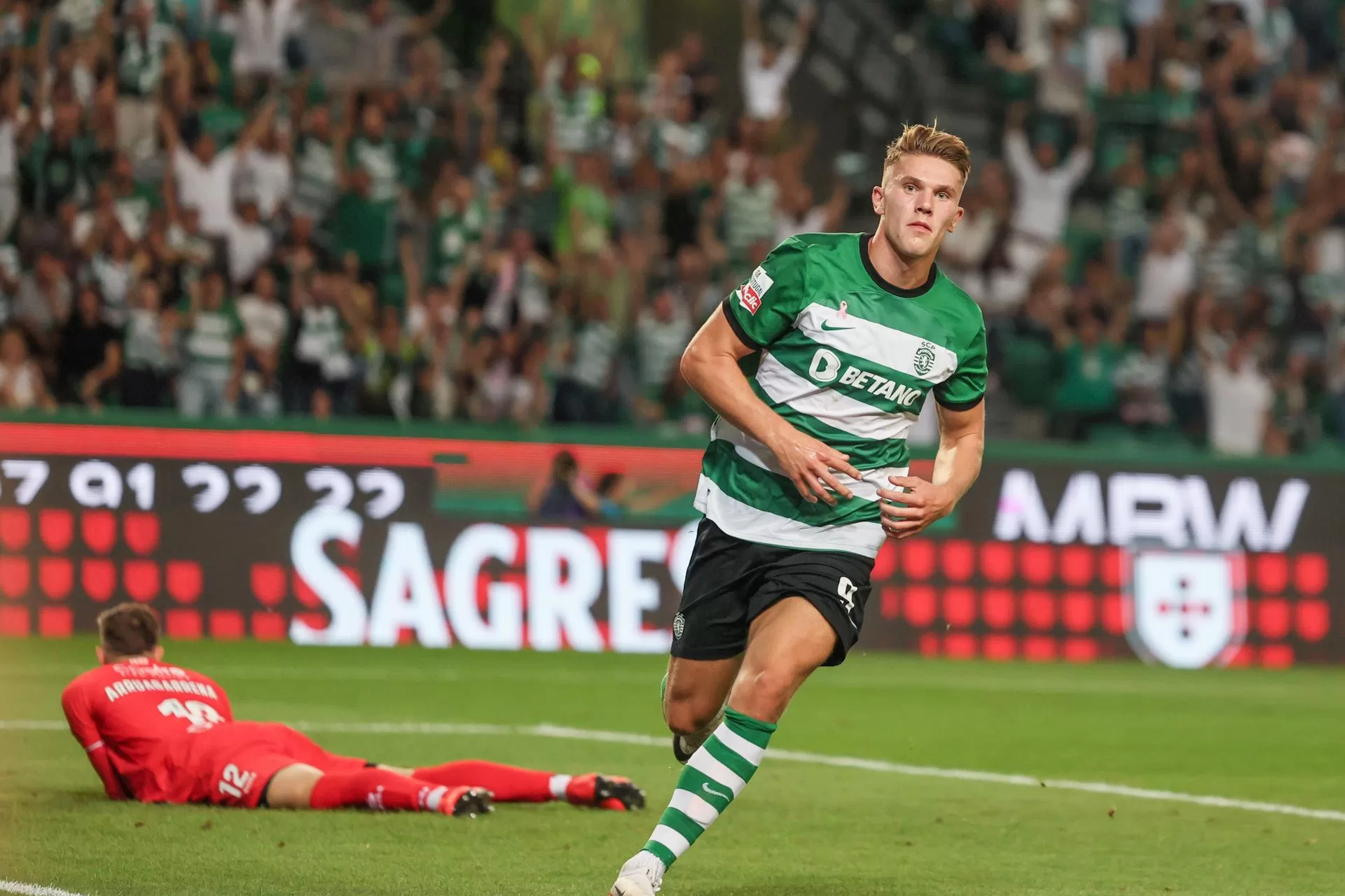 ALT El Sporting regresa al liderato en Portugal con un triunfo ante el Boavista (0-2)