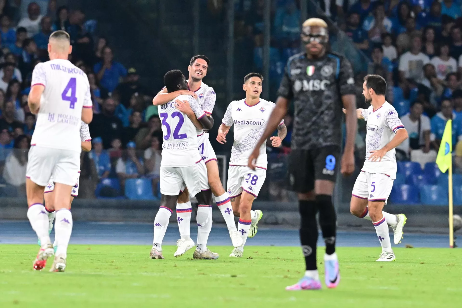 El delantero del Fiorentina Josip Brekalo celebra un gol al Nápoles. EFE/EPA/CIRO FUSCO