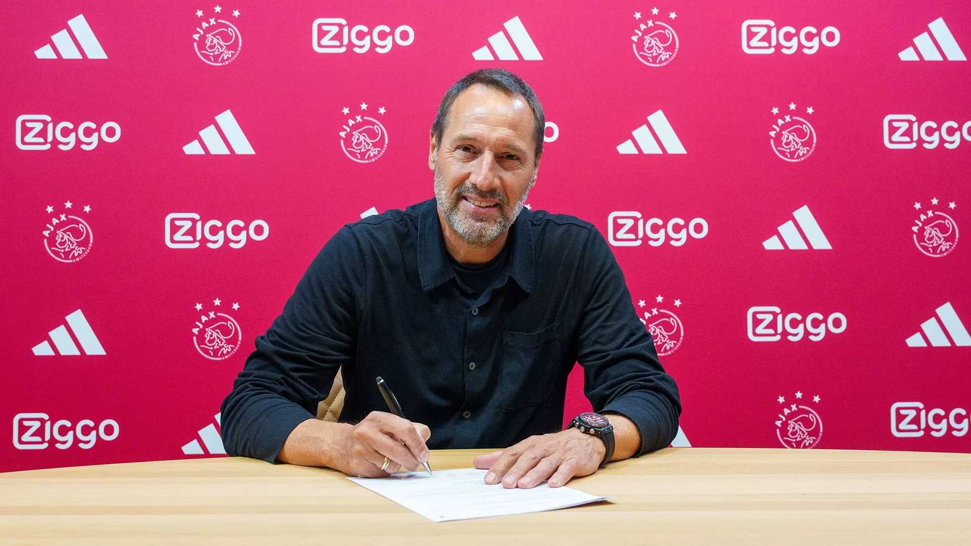 alt Van't Schip, nuevo técnico del Ajax hasta final de temporada