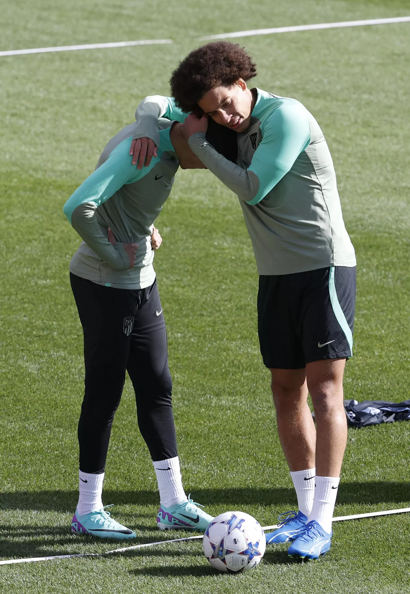 Axel Witsel, en un momento del entrenamiento del Atlético. EFE/ Juan Carlos Hidalgo 