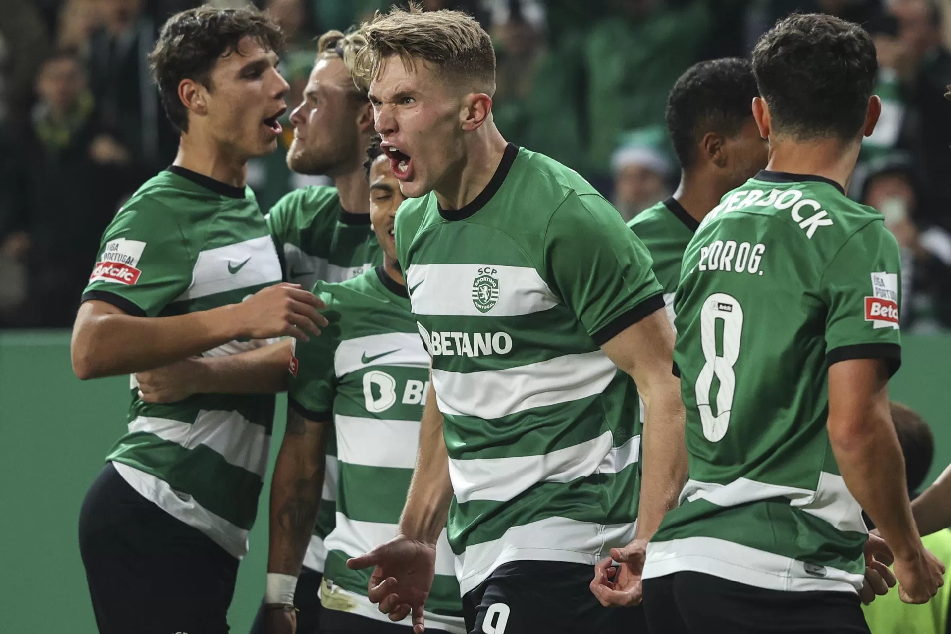 alt El Sporting se impone en el clásico ante el Oporto y retoma el liderato (2-0)