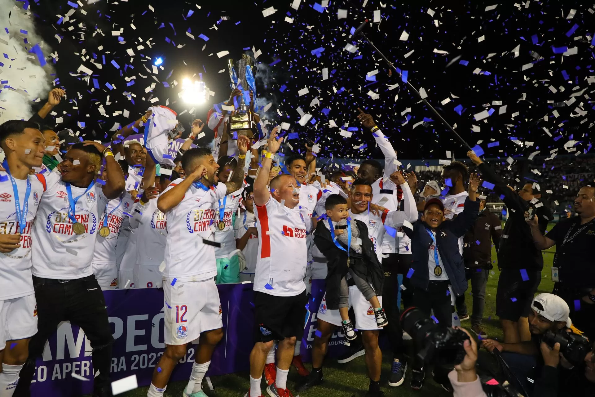 alt 2-1. Olimpia es el nuevo campeón de Honduras de la mano del argentino Pedro Troglio
