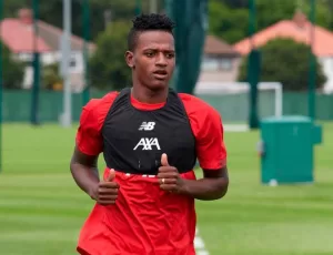 ALT El colombiano Anderson Arroyo llega cedido al Burgos procedente del Liverpool