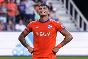 alt Brandon Vázquez, uno de los cuatro latinos de nacionalidad estadounidense de la MLS que se ha movido en el mercado de fichajes 2024