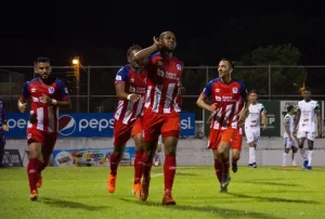 alt El defensa uruguayo Mathías Techera vuelve al Marathón