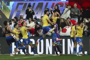 alt El Estoril derrota en los penaltis al Benfica y se cita con el Braga en la final