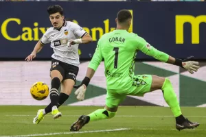 alt 1-4. El Valencia golea a un Cádiz en caída libre