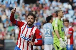 alt 0-1. El Girona no afloja y recupera el liderato en Balaídos