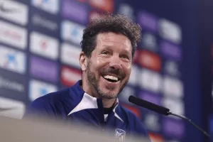 alt Simeone: "Ahora Rayo, el domingo, el miércoles con el Athletic... pensé que era el jueves"