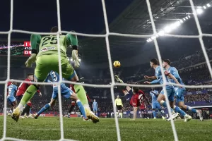 alt 1-0. Osasuna, con lesión del argentino 'Chimy' Ávila, comienza bien su frenético mes de enero