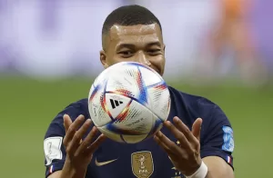 alt Mbappé no cierra la puerta a una futura salida... fuera de Europa