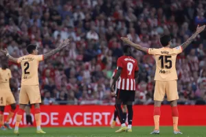 alt El once de Simeone, entre Giménez o Savic y Llorente o Molina