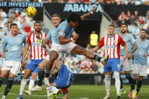 alt El Celta recupera al peruano Renato Tapia para la final contra el Rayo