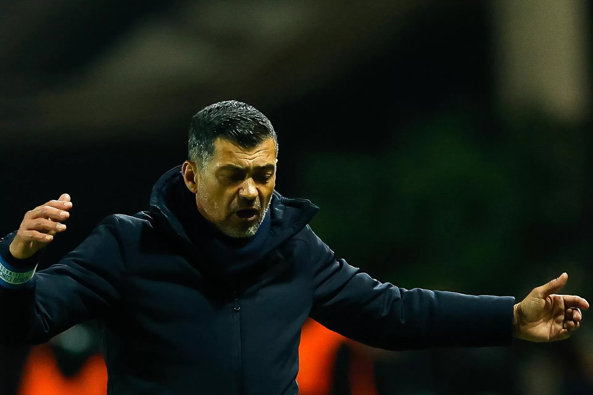 El entrenador del FC Oporto Sergio Conceicao durante el partido de la Liga Portuguesa que han jugado SC Farense y FC Porto en Sao Luis Stadium en Faro, Portugal. EFE/EPA/LUIS FORRA 