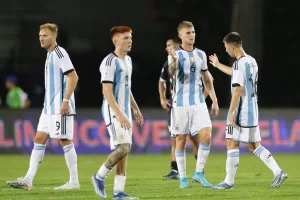 alt 1-1. Gómez, compañero de Messi, asusta a Argentina, pero Gondou salva los muebles en el 90
