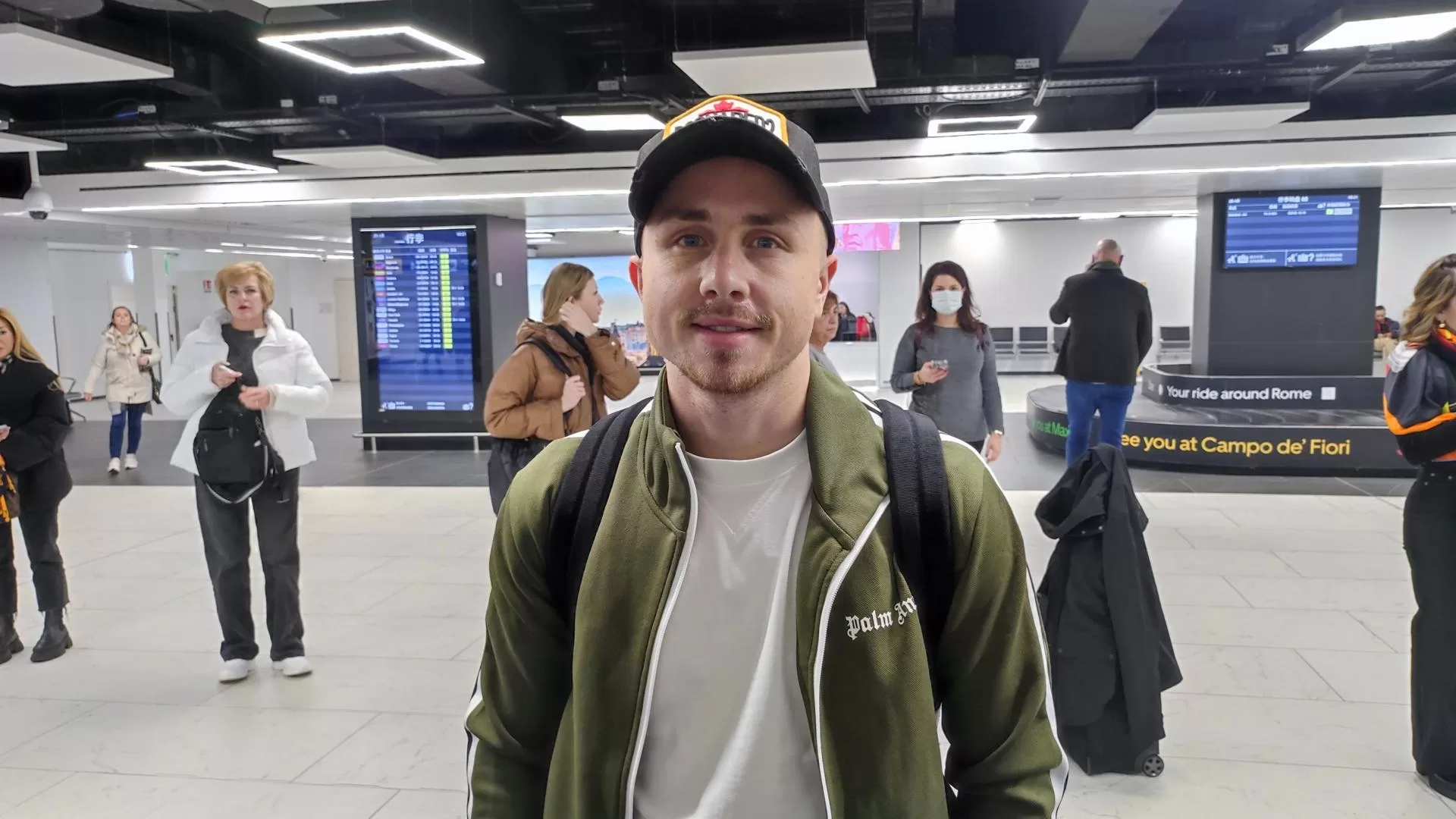 alt Angeliño llega a Italia para firmar su cesión con el Roma