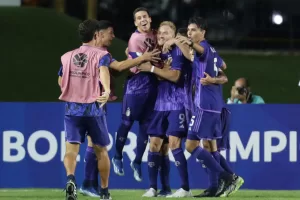 ALT El argentino Barrenechea llega a Valencia donde jugará cedido por el Aston Villa