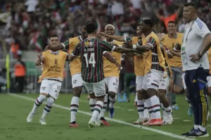 alt El Fluminense anuncia la 'repatriación' del atacante brasileño Douglas Costa