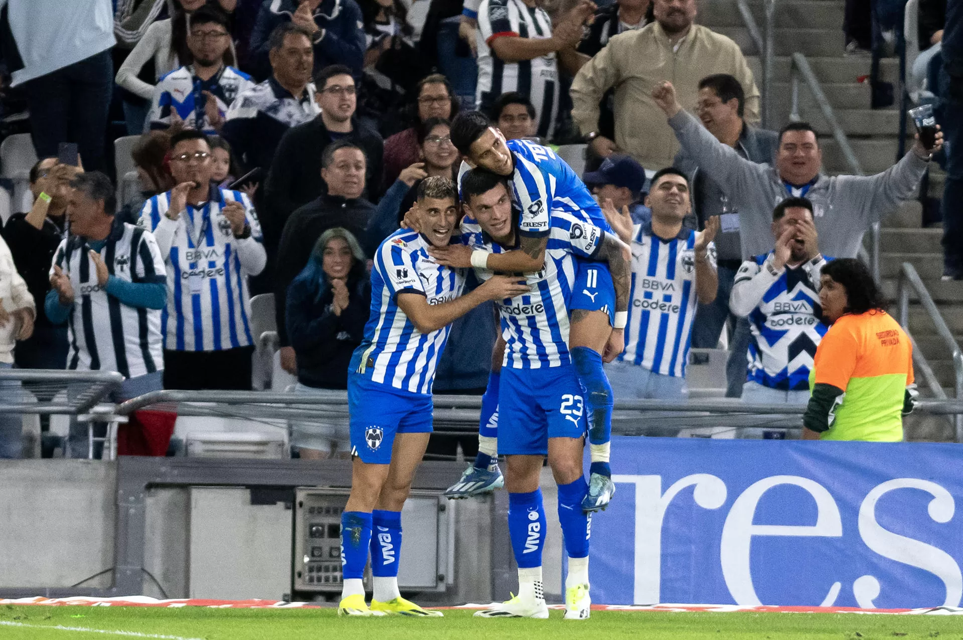 alt El Monterrey pasa al liderato con goles del estadounidense Vázquez y el español Sergio Canales