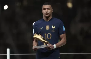 ALT El entorno de Mbappé niega que el jugador haya firmado nada para el futuro