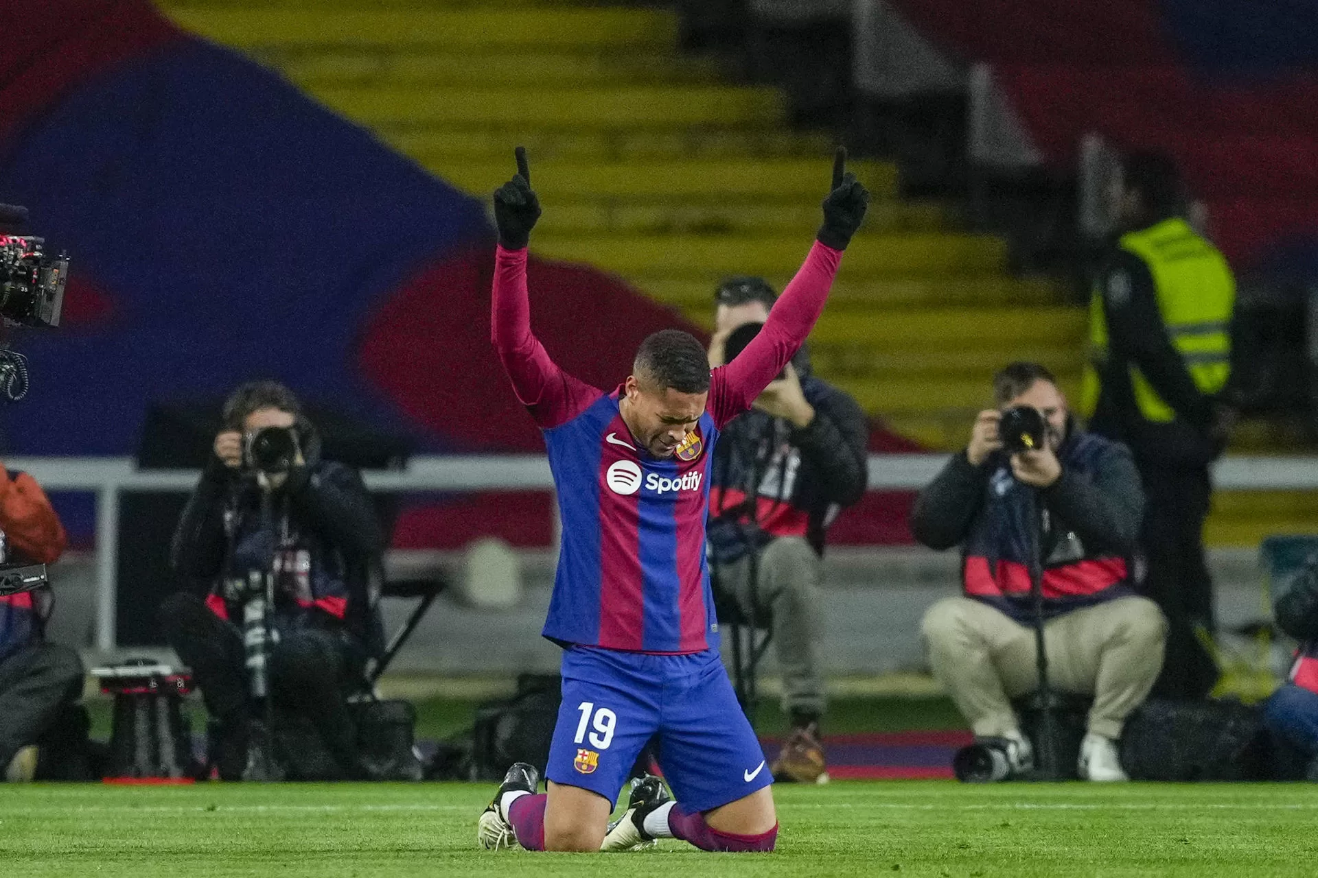 alt Vitor Roque: "Es un sueño hecho realidad marcar un gol con esta camiseta
