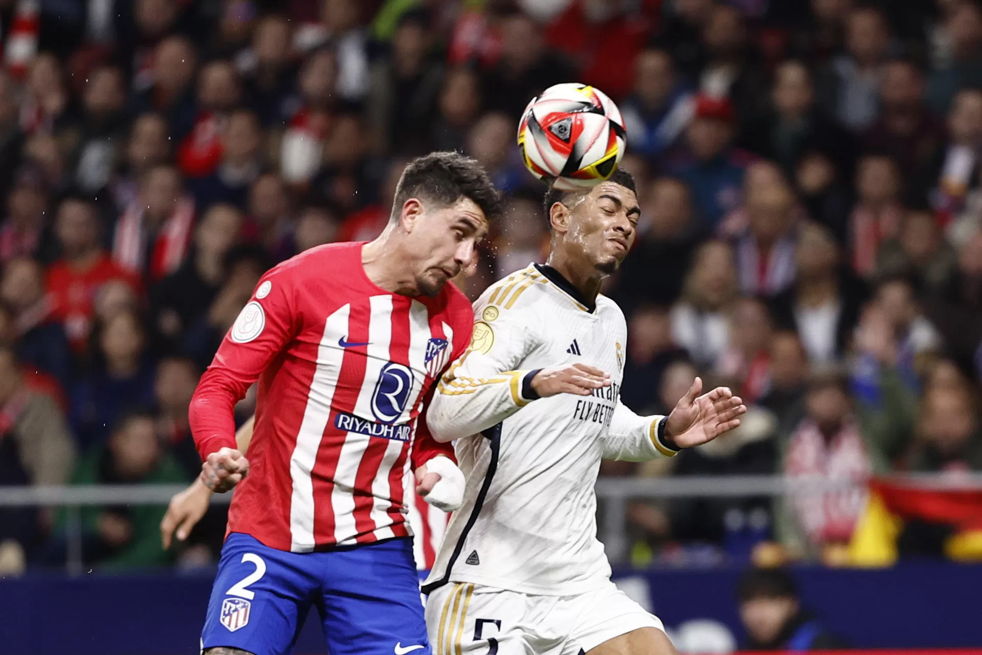 Uruguayo Giménez, baja contra el Rayo y el Real Madrid