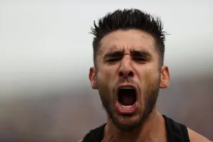 ALT El argentino Eduardo Salvio anota el gol con el que Pumas vence a Juárez