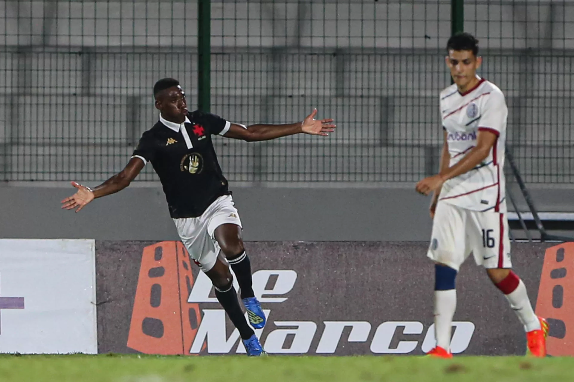 alt Con un gol de Dimitri Payet, Vasco da Gama gana en Uruguay en la Serie Río de la Plata