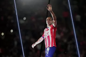 alt El 'Chicharito' asegura que volvió a sentirse futbolista al regresar a las Chivas