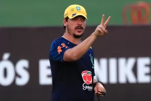 alt Despiden al seleccionador brasileño Fernando Diniz