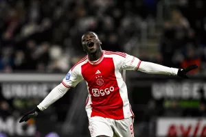 alt 2-4. El Ajax apunta a la zona 'champions'