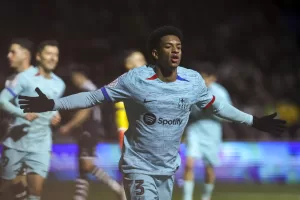 alt 1-3. El Barcelona sufre, remonta y se clasifica