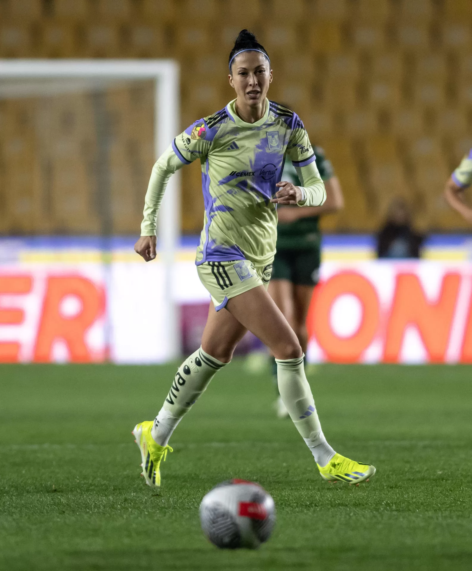 Fotografía de la jugadora de Tigres Jennifer Hermoso durante un partido ante Santos correspondiente a la jornada 3 del Torneo Clausura 2024 de la Liga Femenil Mx, en el estadio Universitario, en Monterrey (México). EFE/Miguel Sierra