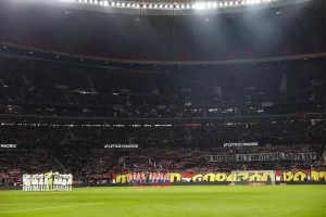 alt Homenaje a Griezmann y recuerdo a Griffa antes del partido