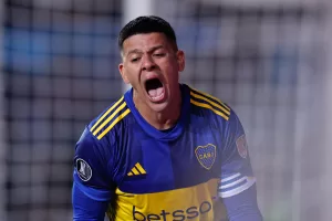 alt El argentino Marcos Rojo acuerda paso a Racing