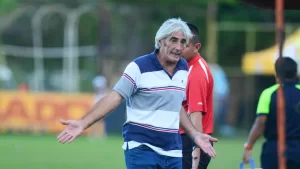 alt El colombiano Ronandinho anota y Águila vuela en la Liga que domina Limeño