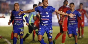 alt Técnico mexicano, sigue líder e invicto en la liga de Guatemala