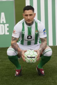 alt Chimy Ávila: "La vida me da esta oportunidad en un club grande como el Betis"