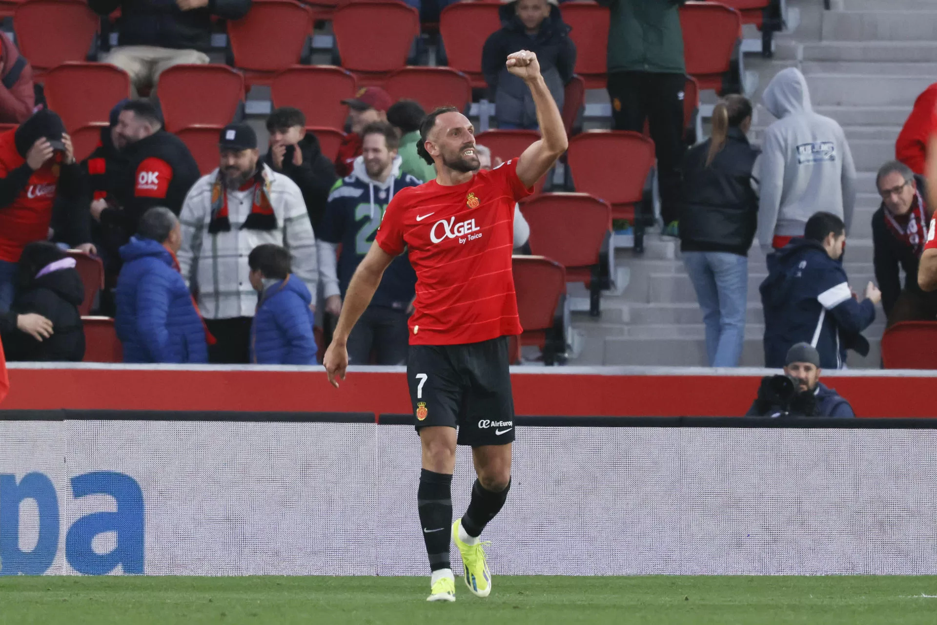 2-1. Muriqi firma un triunfo vital para el Mallorca en el minuto 91