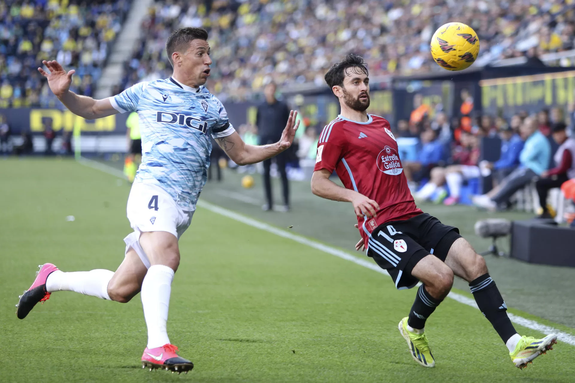 alt 2-2. Un golazo de Darwin Machís en el 99 mantiene con vida al Cádiz