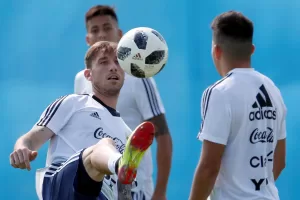 alt El centrocampista argentino Lucas Biglia anuncia su retirada a los 38 años