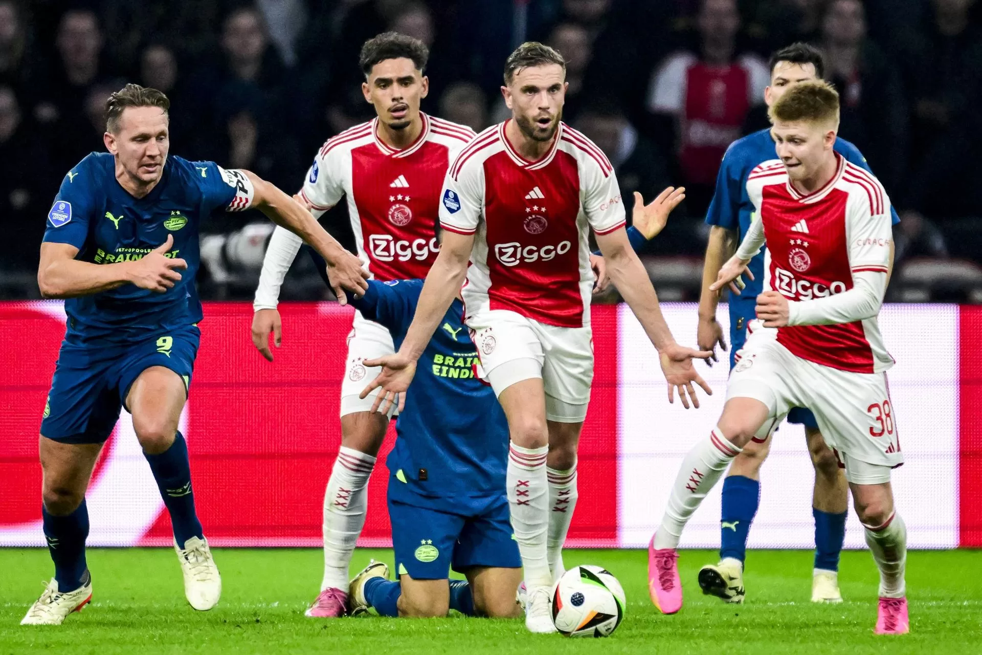 alt 1-1. El Ajax frena a medias al PSV Eindhoven