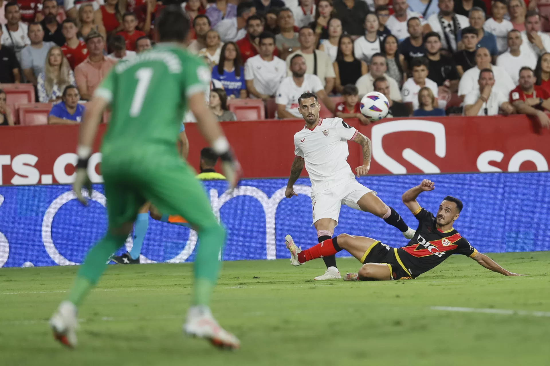 El Sevilla examina su crisis en Vallecas